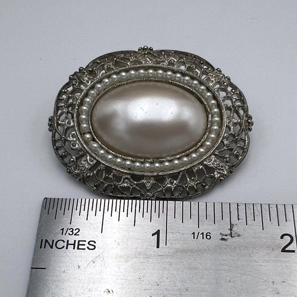 Vintage Look Silvertone and Faux Pearl Brooch - Picture 2 of 3